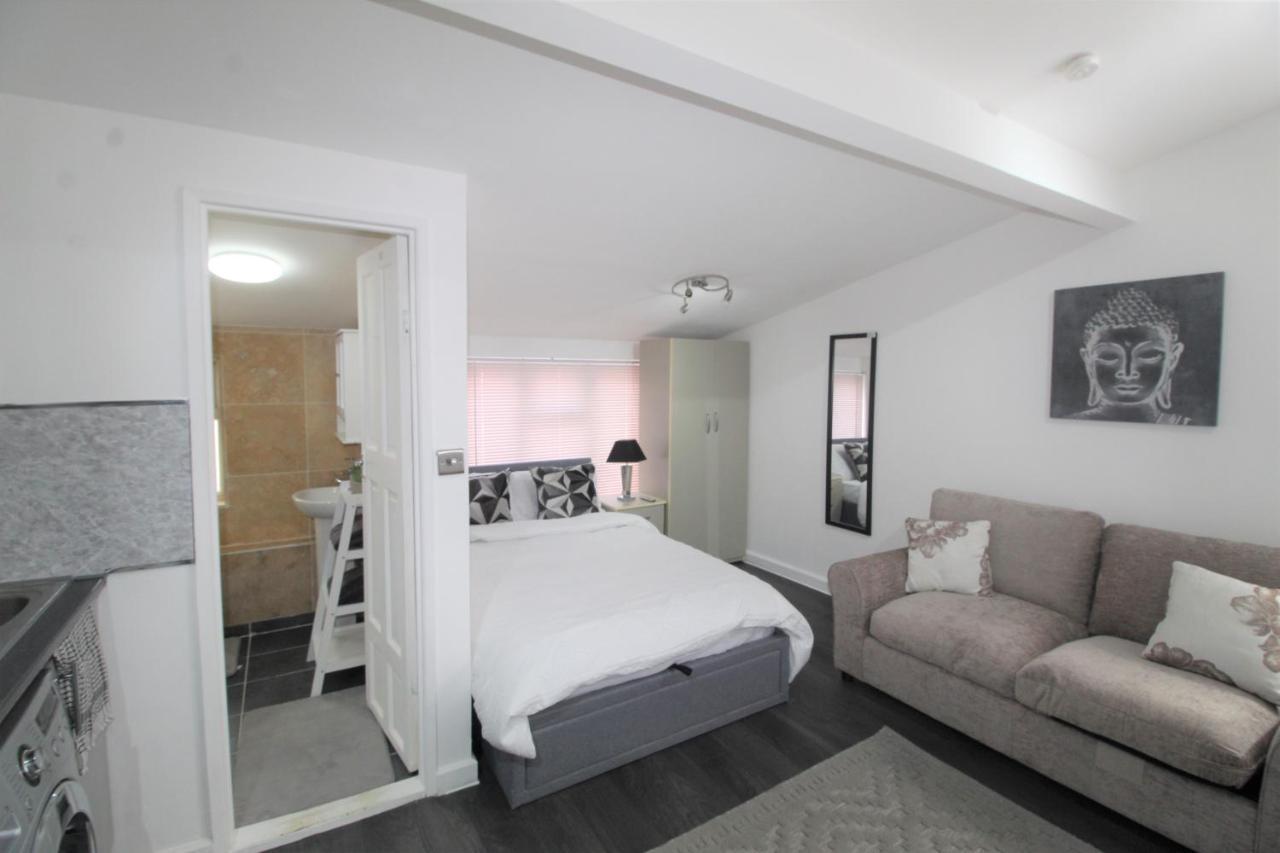 Studio 2 Min Walk To Upton Park Station Londra Exterior foto