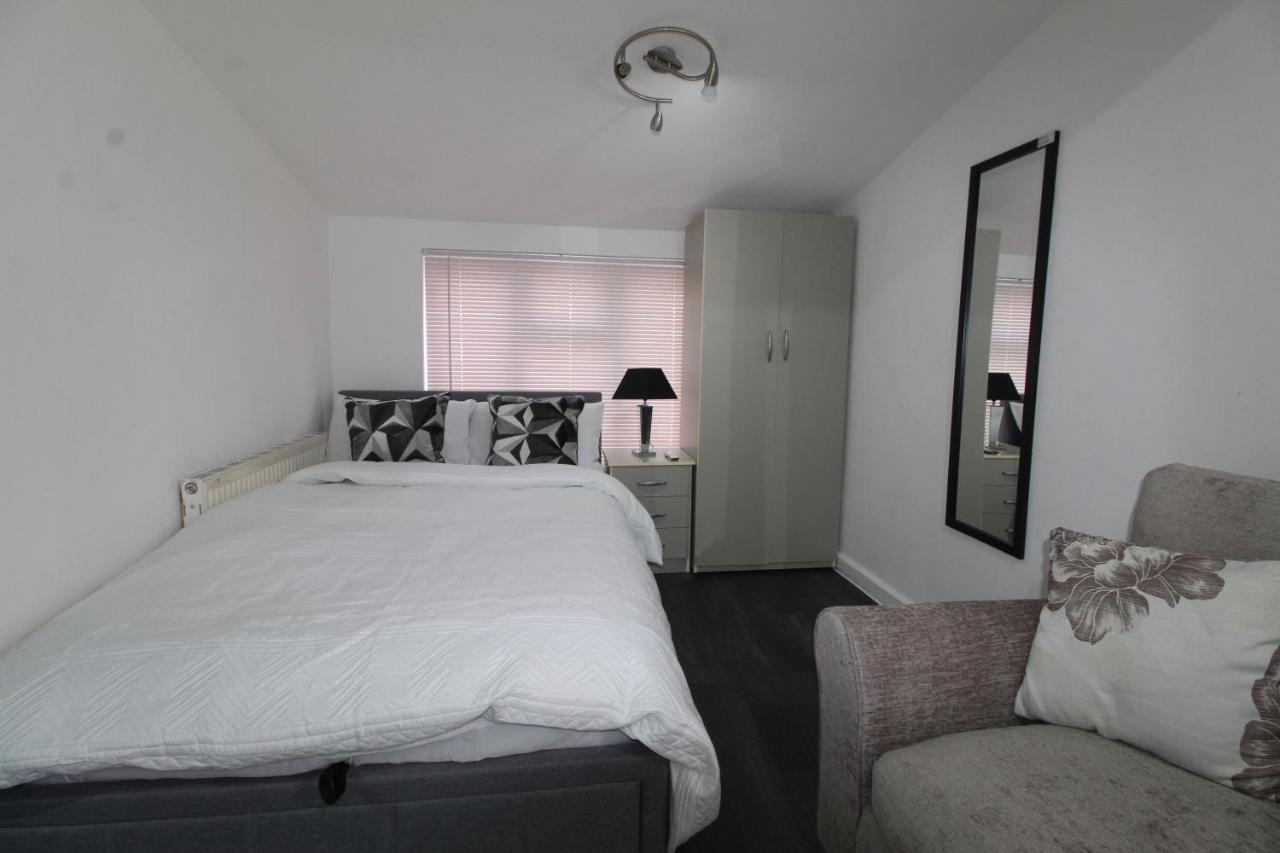 Studio 2 Min Walk To Upton Park Station Londra Exterior foto