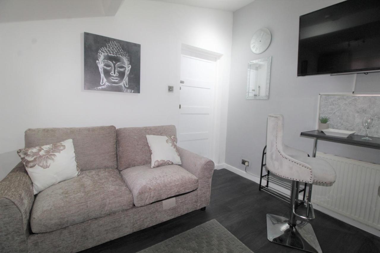 Studio 2 Min Walk To Upton Park Station Londra Exterior foto